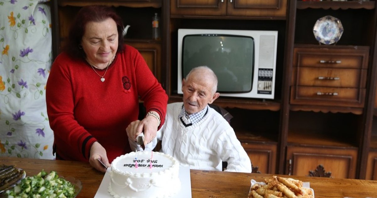 102 yaşındaki Hüseyin Aydoğan'ın doğum günü kutlandı