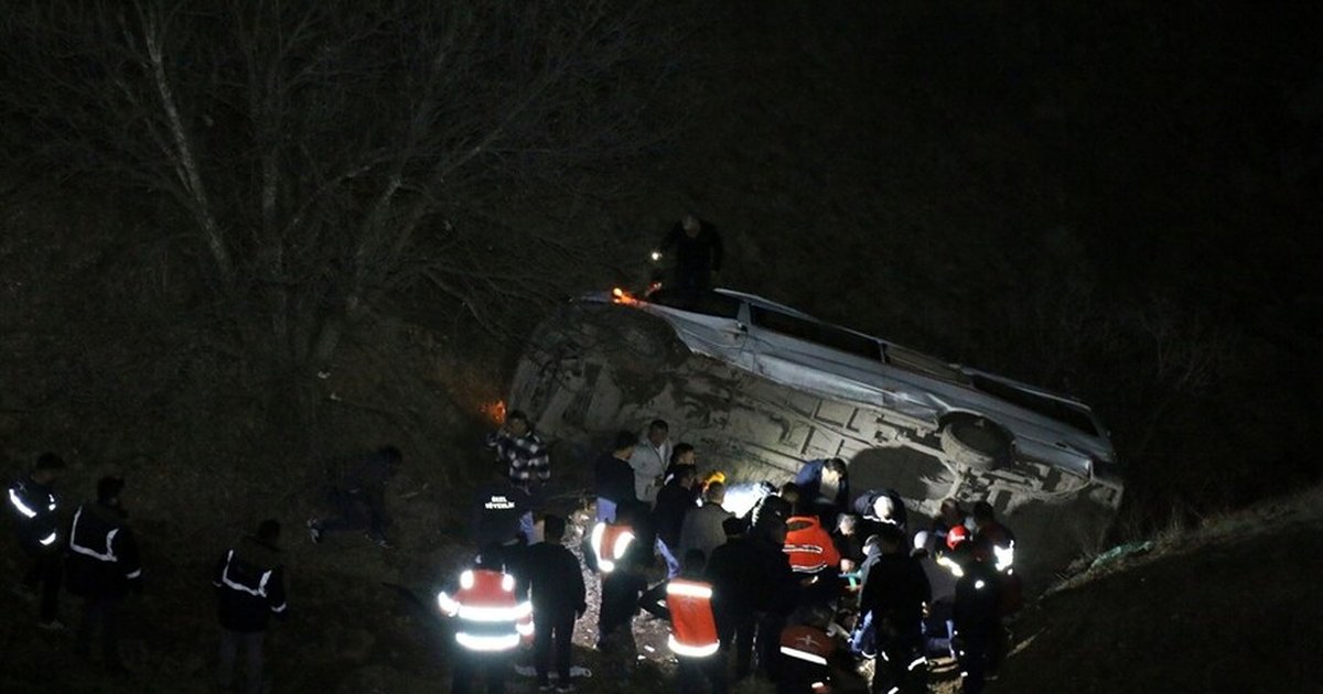 Malatya'da maden işçilerini taşıyan minibüs devrildi: 2 ölü, 10 yaralı