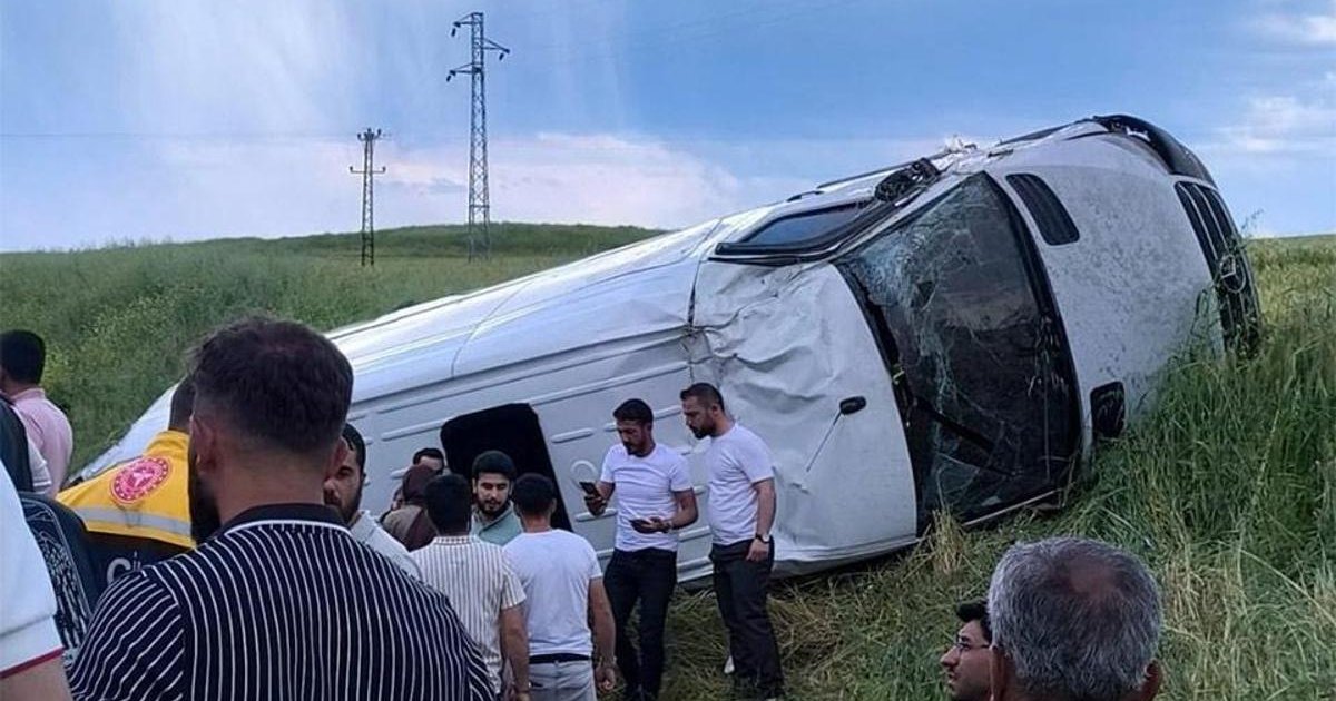 Diyarbakır'da Minibüs Kazası: 15 Yaralı