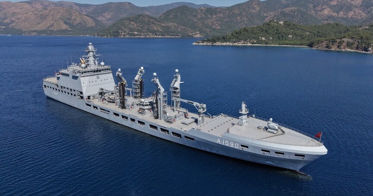TCG Derya, Denizkurdu Tatbikatı'nda lojistik gücünü sergiler