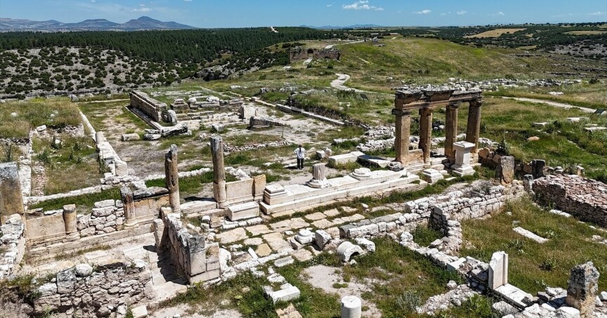 Blaundos Antik Kenti'nde rahiplerin kutsal alanı keşfediliyor