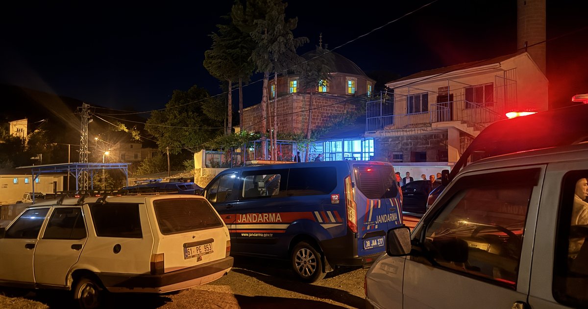 Kayseri'de cami avlusunda bıçaklı saldırı: 2 ölü