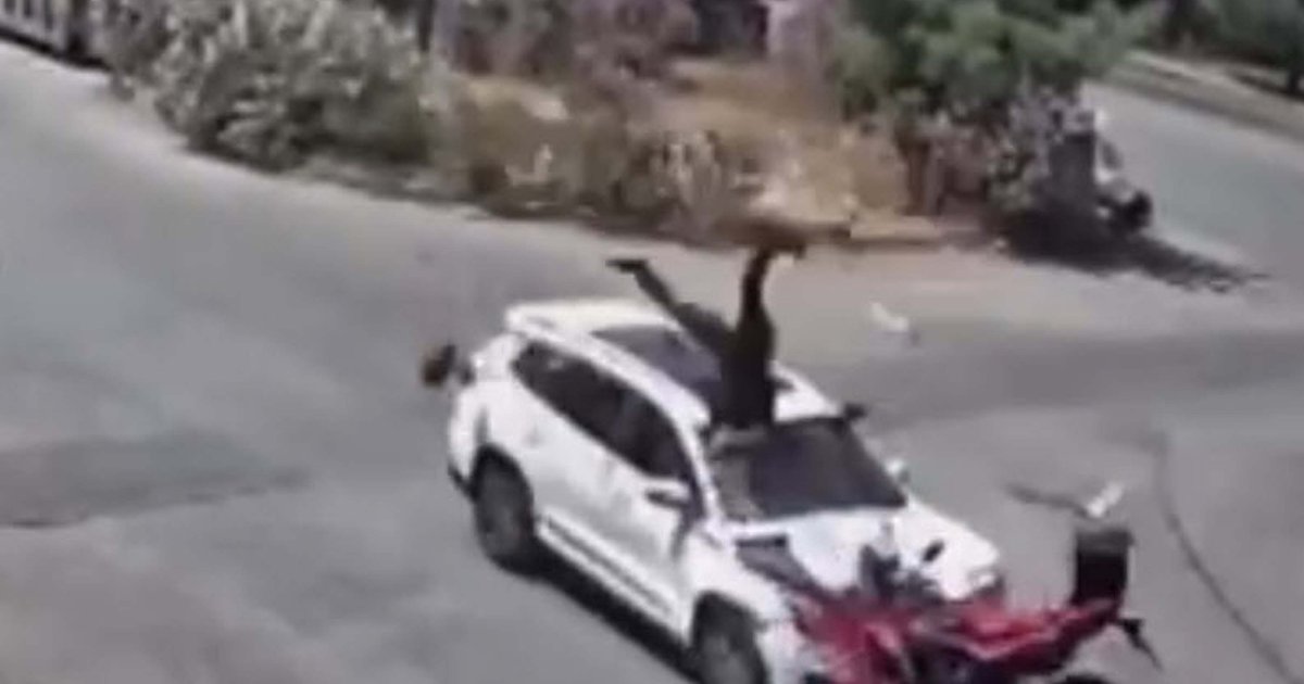 15 yaşındaki sürücü kazası: Motosikletliye çarptı