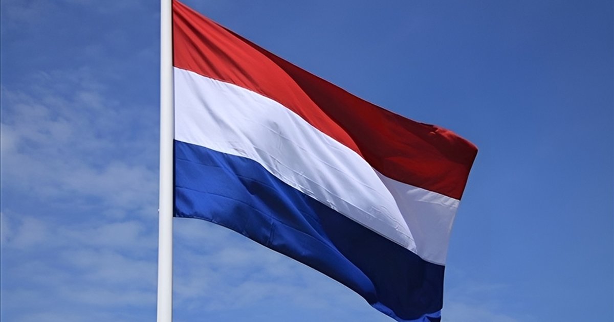 Hollanda'da yeni hükümet göreve başladı