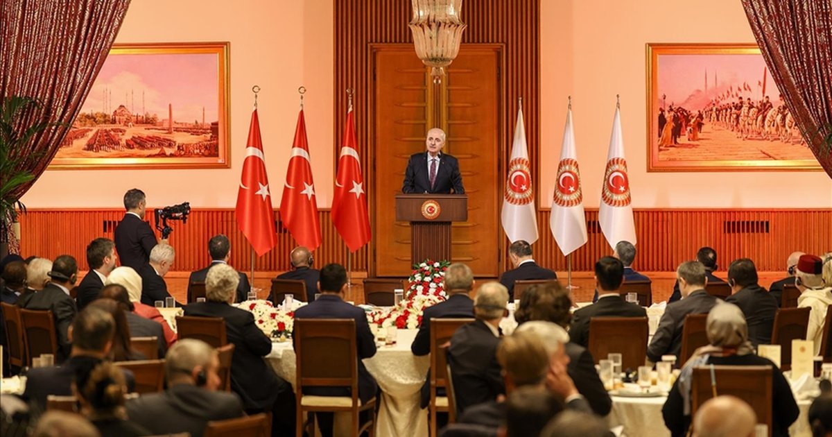 TBMM Başkanı Kurtulmuş, büyükelçilerle iftarda görüştü