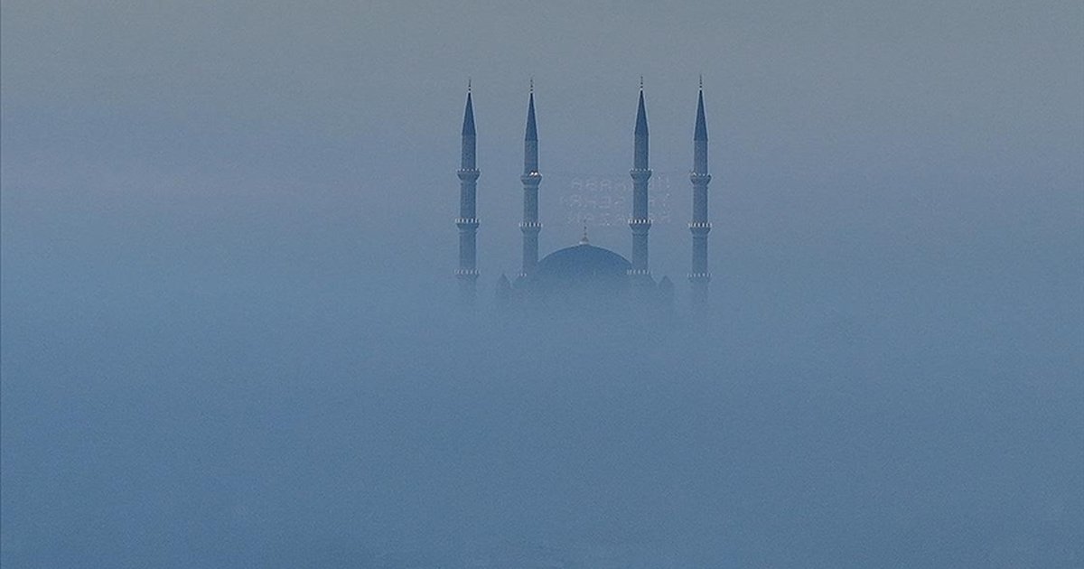 Edirne'de Selimiye Camisi sis bulutu içerisinde kaldı