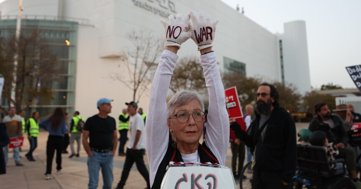 Tel Aviv'de savaş karşıtı protesto düzenlendi