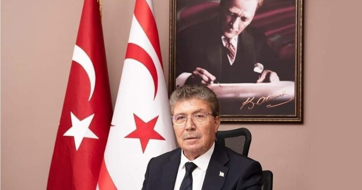 KKTC Başbakanı Üstel'den Türkiye ve KKTC bayraklarının yakılmasına kınama
