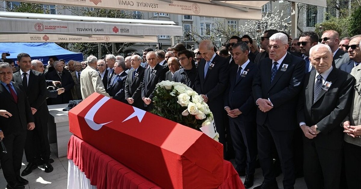 Eski TBMM Başkanı Cindoruk İstanbul'da defnedildi