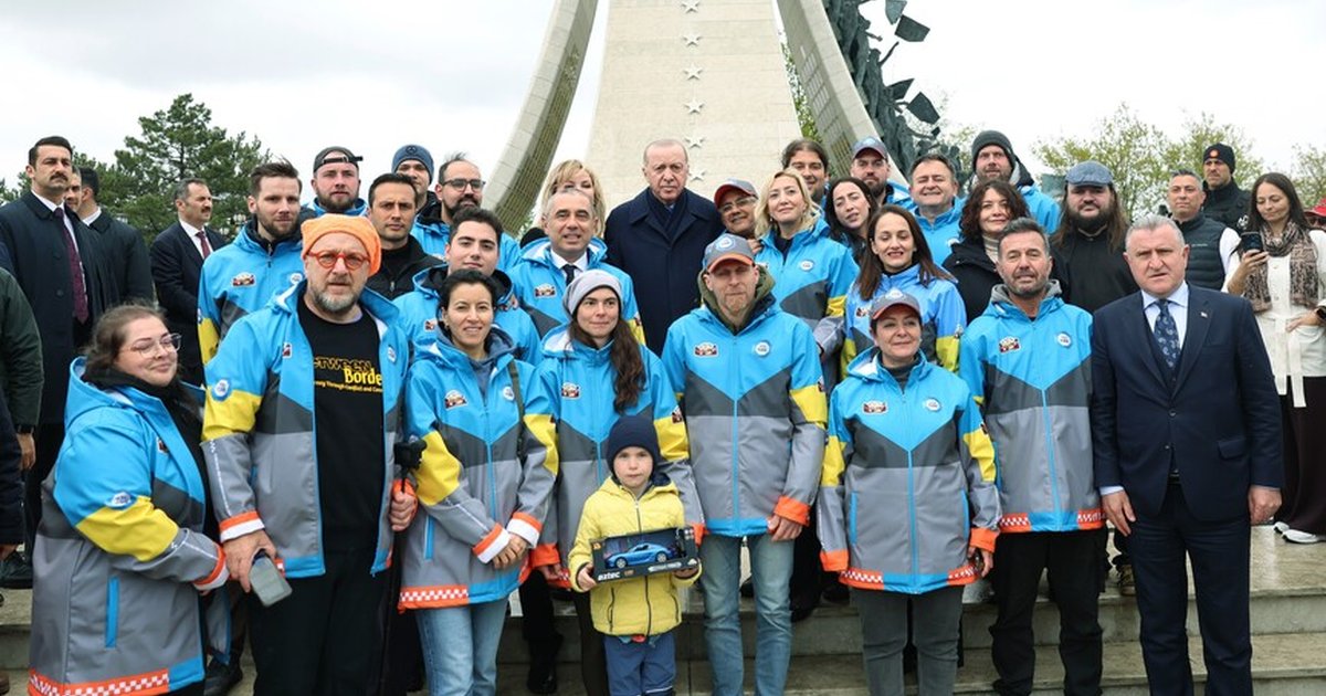 Cumhurbaşkanı Erdoğan, Doğu-Batı Dostluk ve İpek Yolu Rallisi grubunu uğurladı