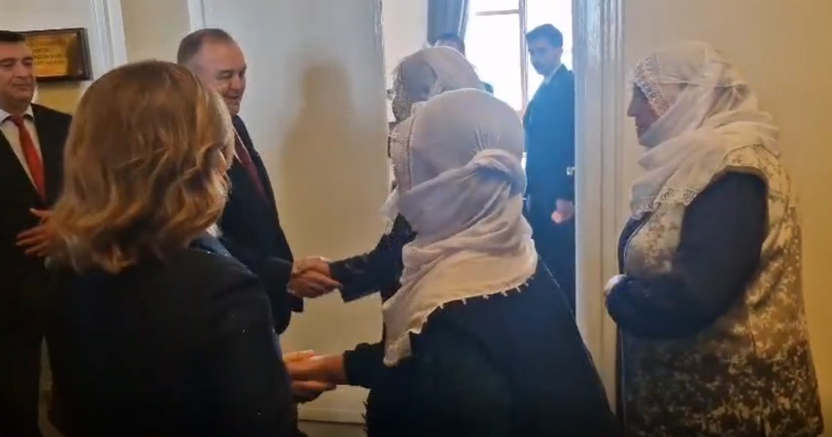 Barış Anneleri MHP'yi ziyaret etti
