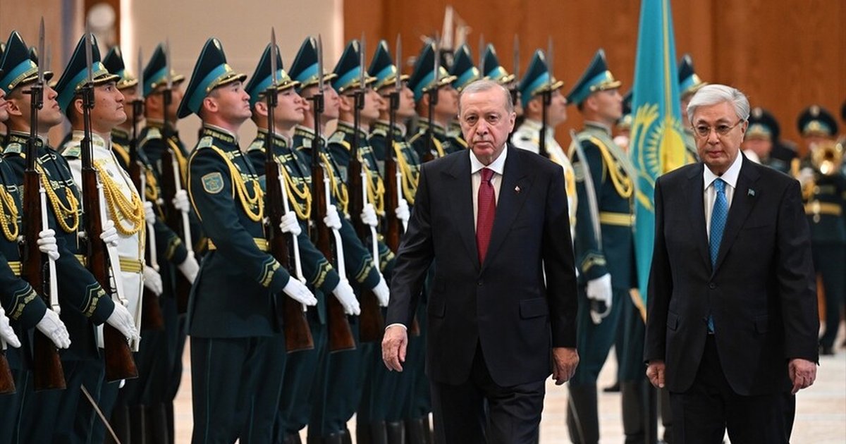Cumhurbaşkanı Erdoğan Kazakistan'da resmi törenle karşılandı
