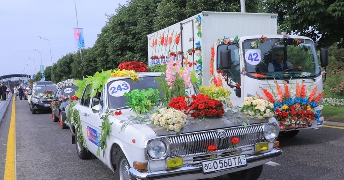 Özbekistan'da 65. Uluslararası Çiçek Festivali başladı