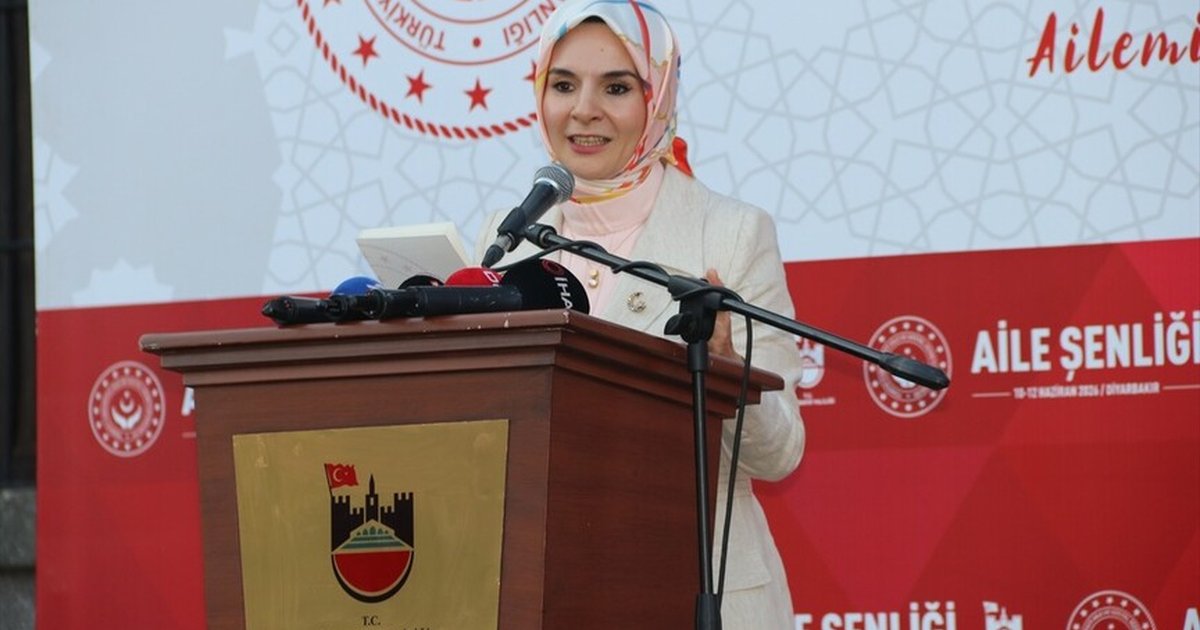 Bakan Göktaş: Gençlerin yanında
