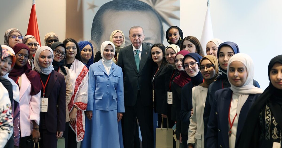 Cumhurbaşkanı Erdoğan genç kadın liderleri kabul etti