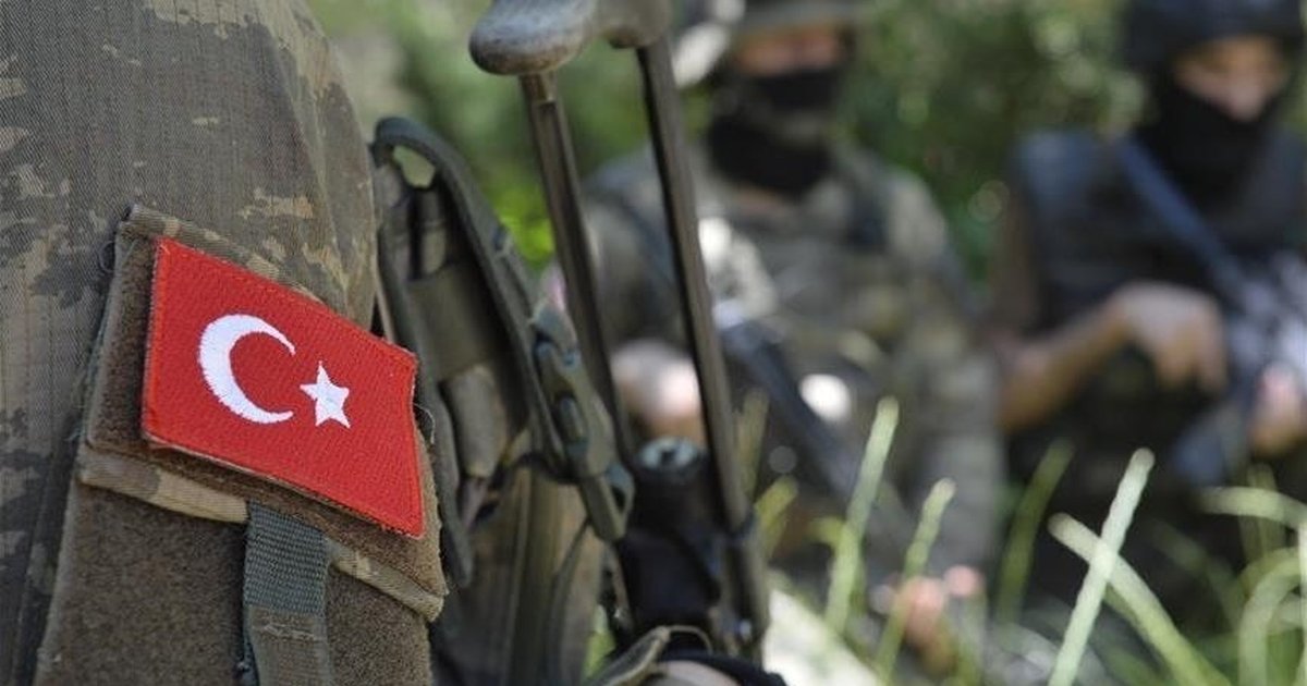Fırat Kalkanı'nda rahatsızlanan asker şehit oldu