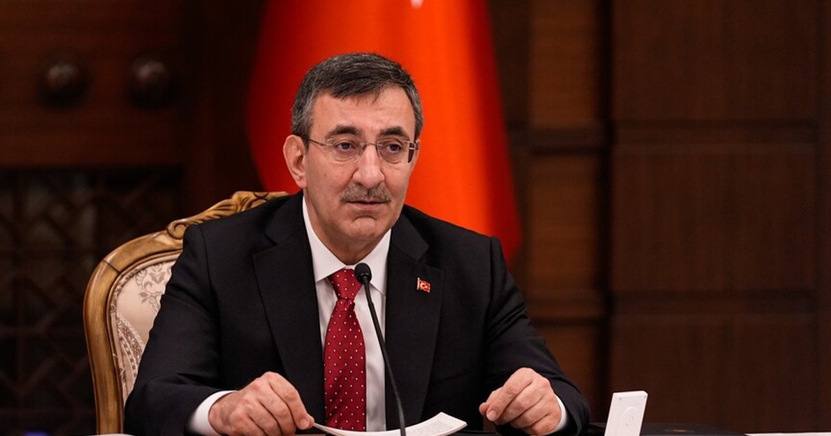 Cumhurbaşkanı Yardımcısı Yılmaz'dan öğrencilere tavsiyeler