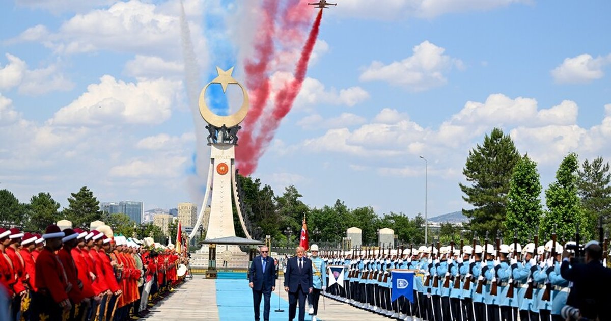 Cumhurbaşkanı Erdoğan, Trump'ı resmi törenle karşıladı