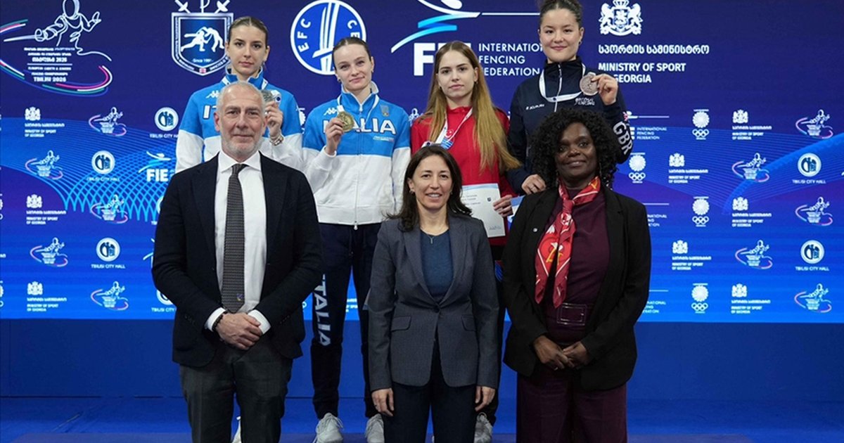 Alara Atmaca Avrupa Gençler Eskrim Şampiyonası'nda bronz madalya kazandı