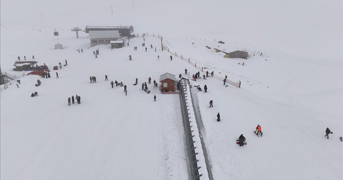 Davraz Kayak Merkezi bayramda 10 bin ziyaretçi ağırladı