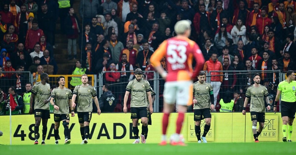Galatasaray şampiyonluk yarışında yara aldı