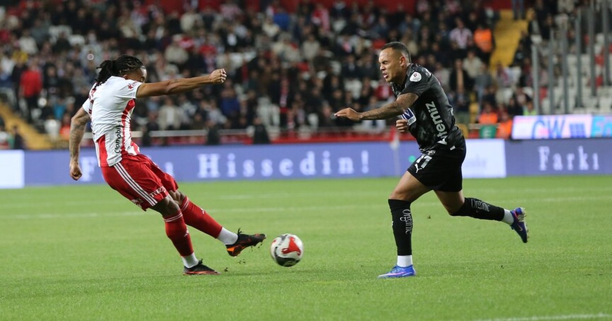 Antalyaspor-Alanyaspor maçı 0-0 berabere sona erdi