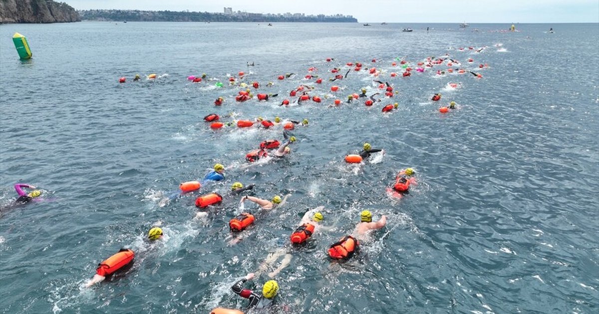 X-Waters Yüzme Yarışları Antalya'da Yapıldı