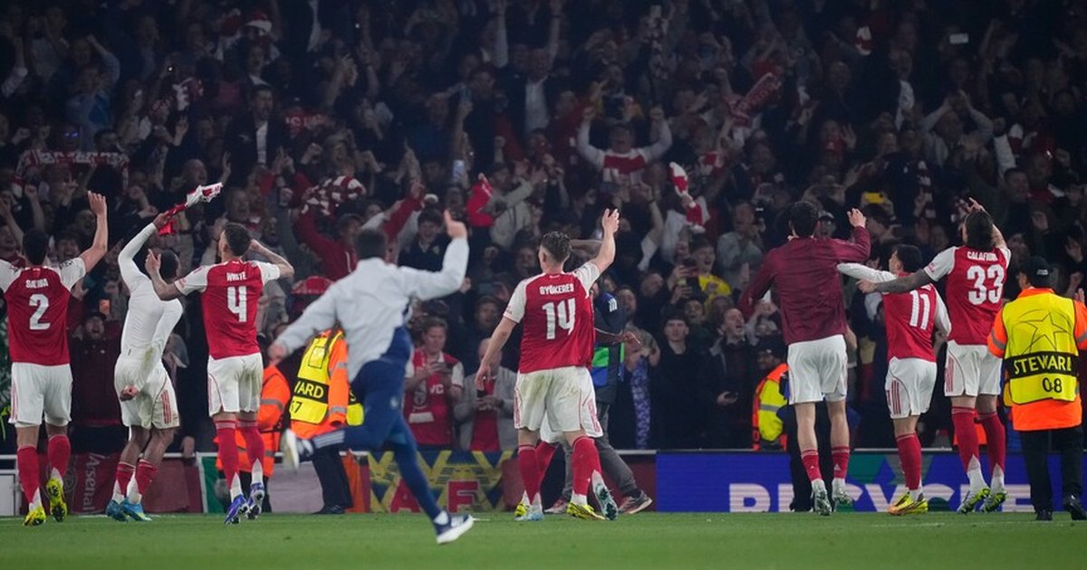 Arsenal Londra derbisini kazandı, şampiyonluğa yakın