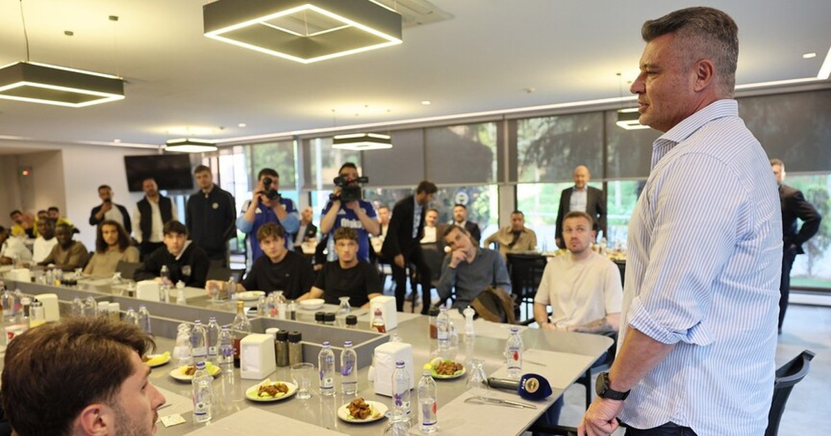 Fenerbahçe'de Saran, futbolcularla yemekte buluştu