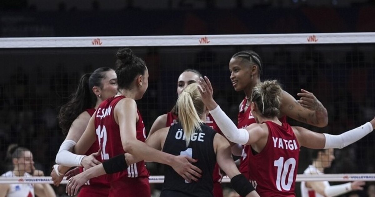 A Milli Kadın Voleybol Takımı Fransa'yı 3-0 yendi