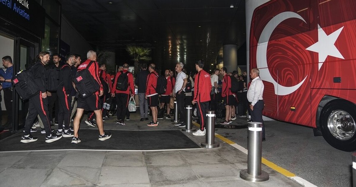 A Milli Futbol Takımı Dünya Kupası'na Veda Etti, Yurda Döndü