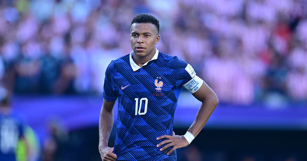 Macron, Mbappe'ye ırkçı paylaşımlara karşı destek verdi