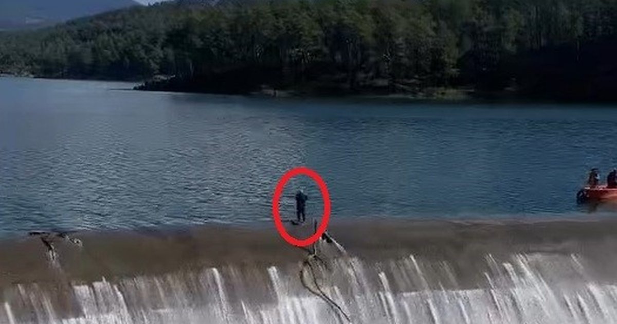 Antalya'da baraj temizliği: Nuri Yurtseven'in tehlikeli çalışması