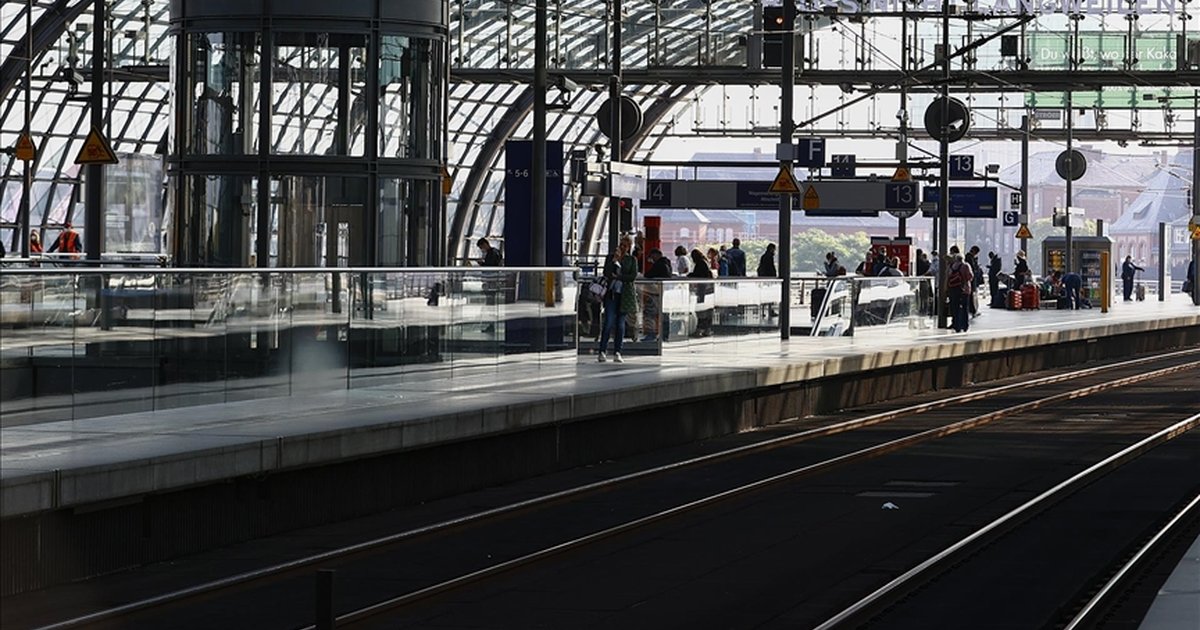 Berlin Merkez Tren İstasyonu'nda yürüyen merdiven krizi