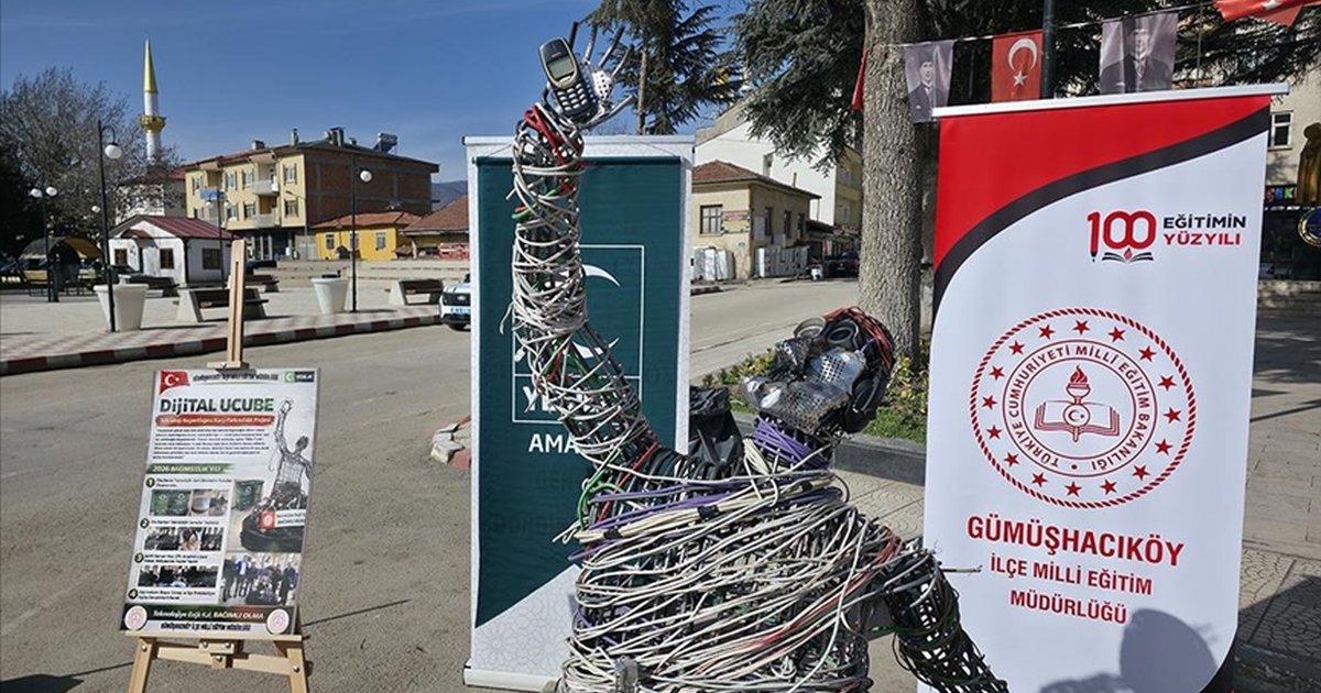 Dijital bağımlılığa dikkat çeken heykel