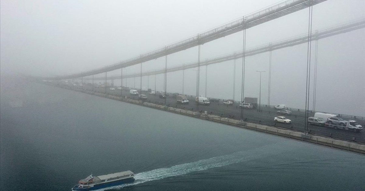 İstanbul Boğazı'nda sis: Gemi trafiği durduruldu
