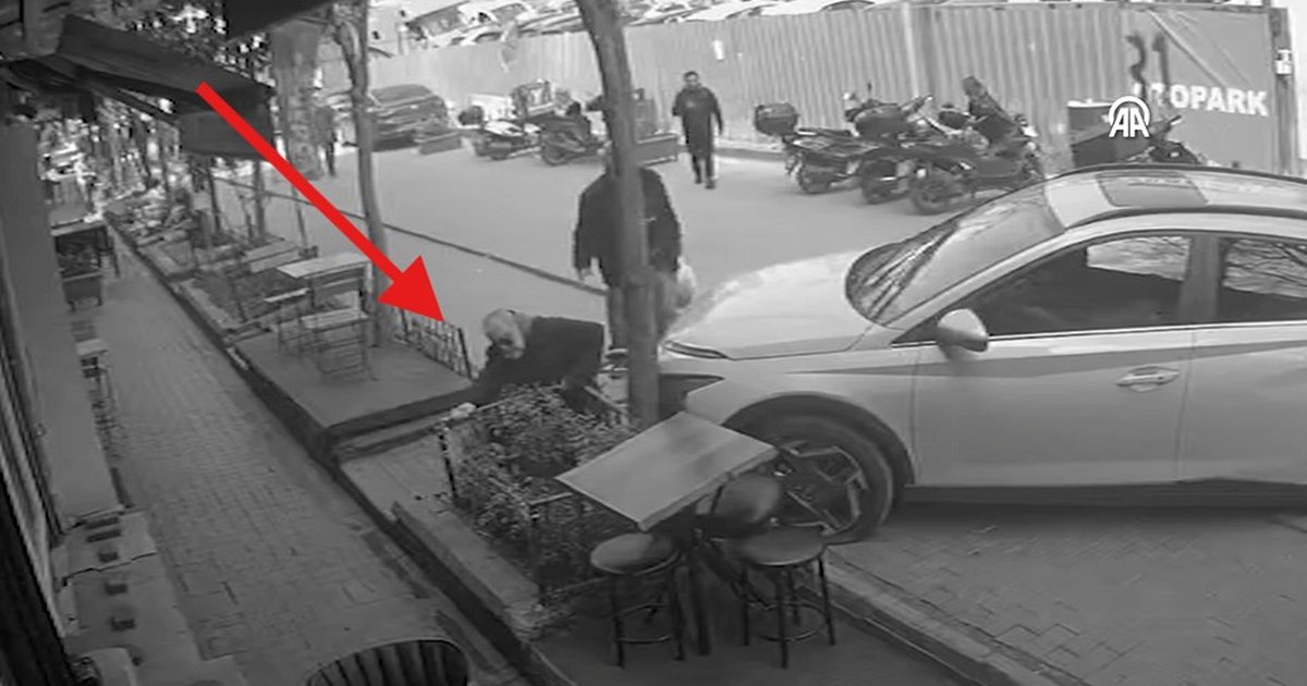 Otomobil kontrolden çıkarak yayaya çarptı