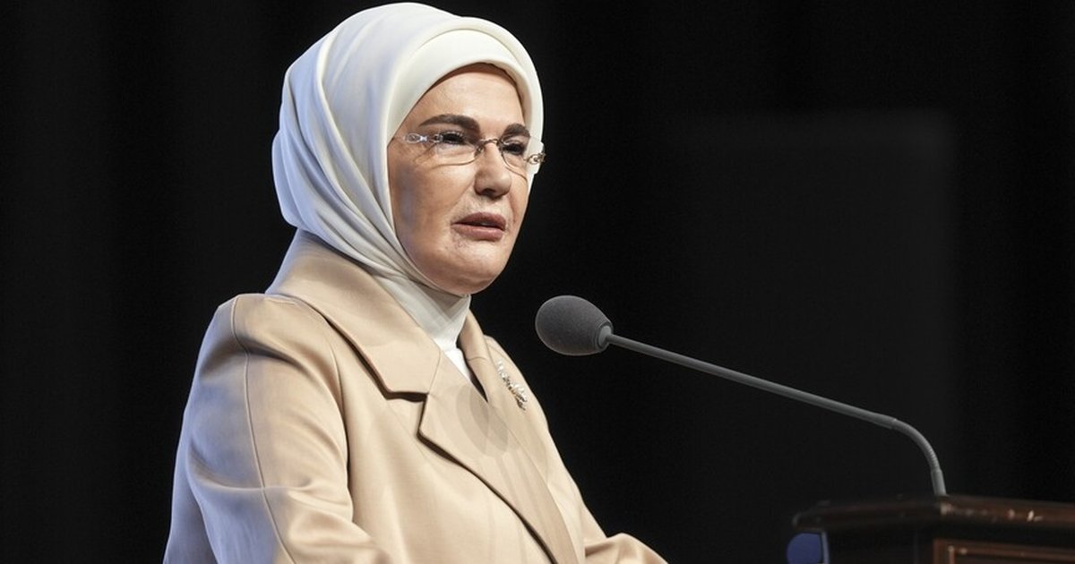 Emine Erdoğan'dan Dünya Ebeler Günü mesajı