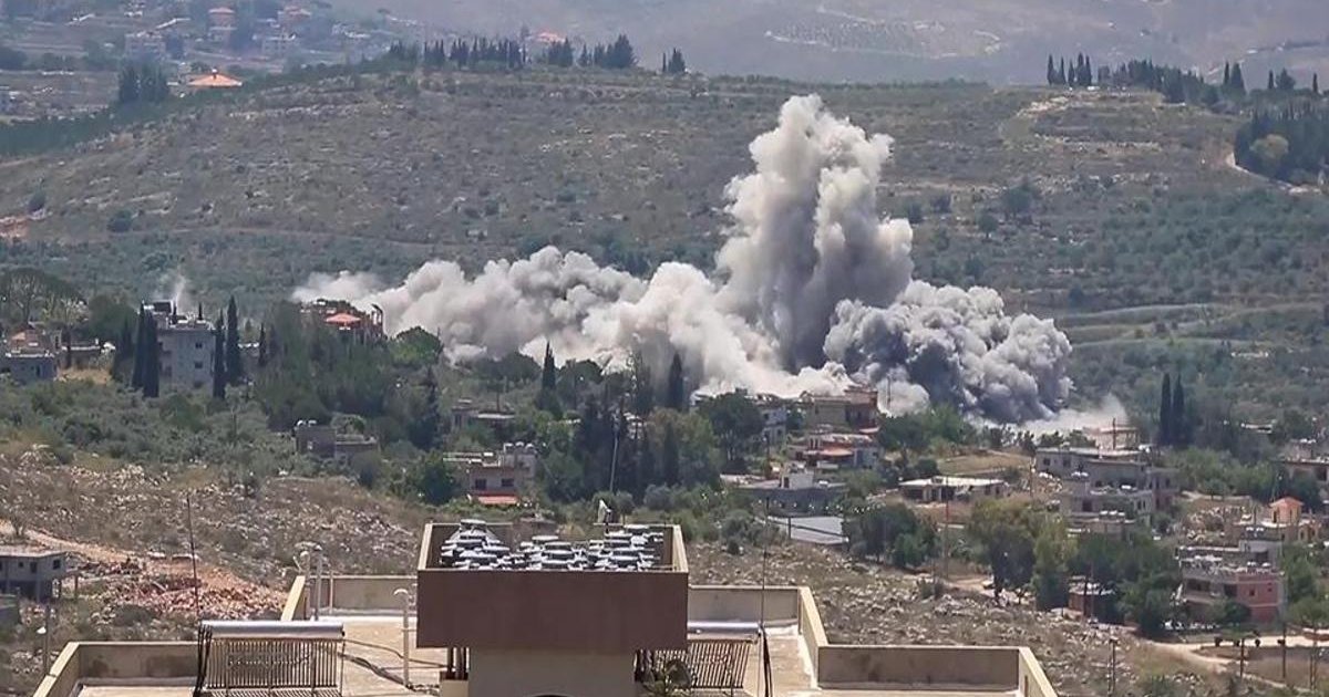 İsrail Lübnan'a saldırdı: 12 ölü